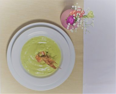 Sopa de Abacate e Camarão