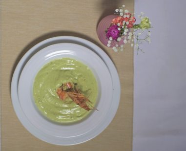 Sopa de Abacate e Camarão